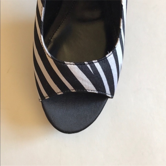 🆕 Unlisted by Kenneth Cole Peep-Toe Heels - Picture 3 of 7